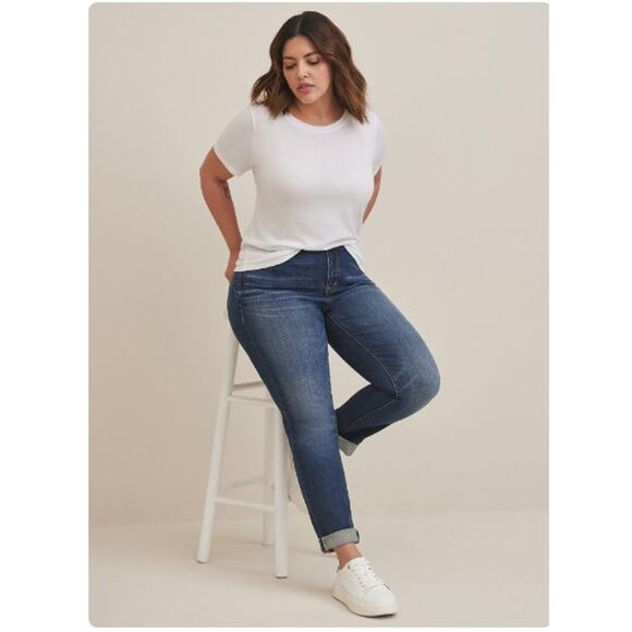 Torrid Vintage Stretch Mid-Rise Boyfriend Straight Jeans Size 26S - Picture 1 of 11